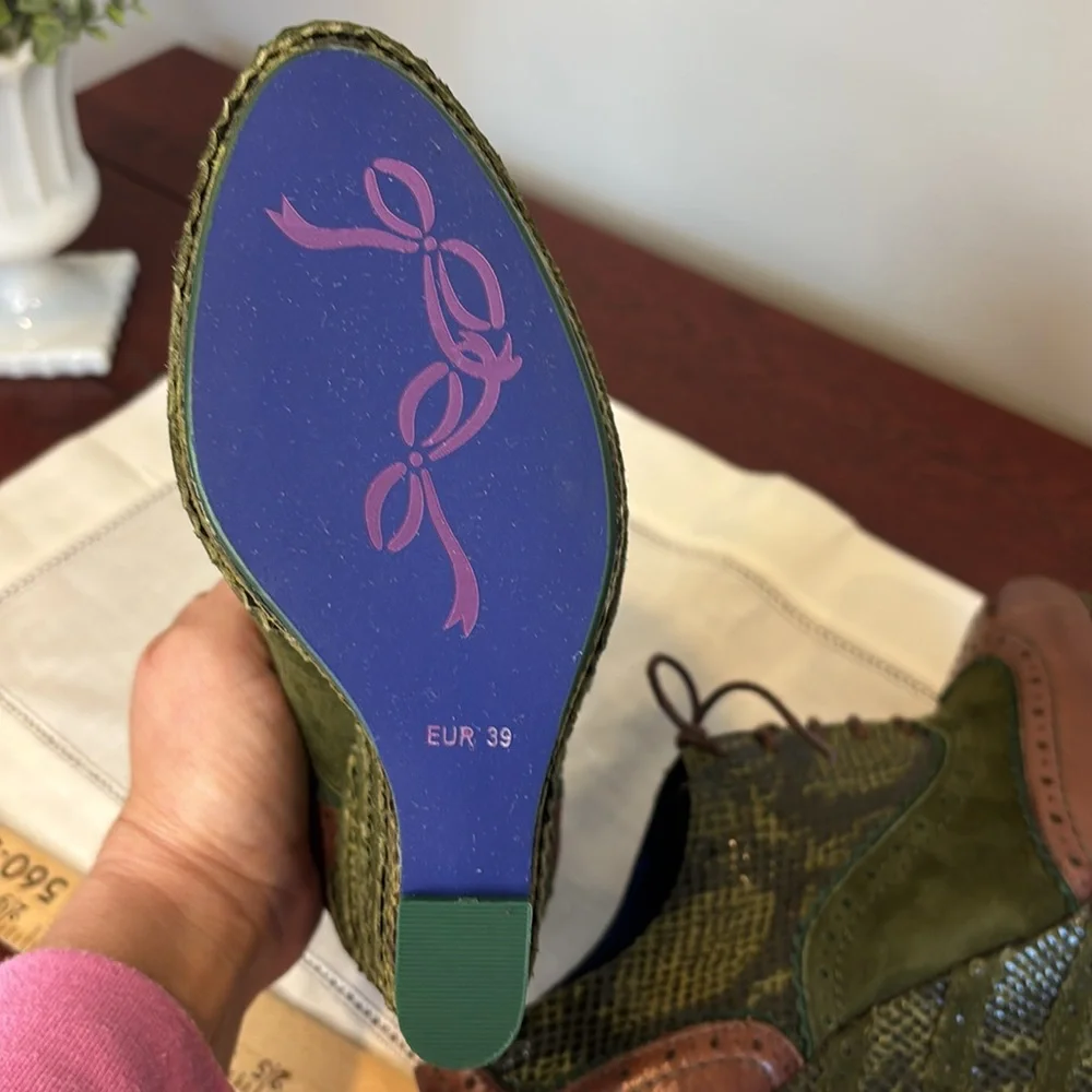 POETIC LICENSE Wild Safari wingtip wedges
EU Size 39 (8.5) New No Box - Picture 9 of 13